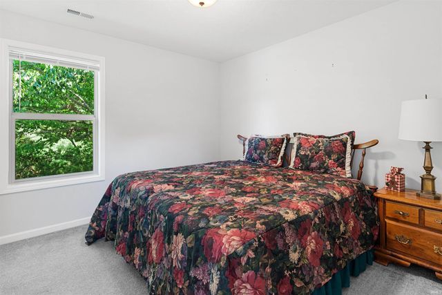 2067 N 400 East Road, Lafayette, IN 47905