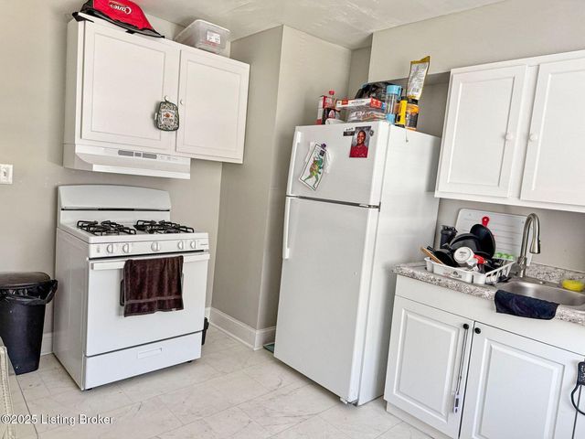 4141 W Market St, Louisville, KY 40212