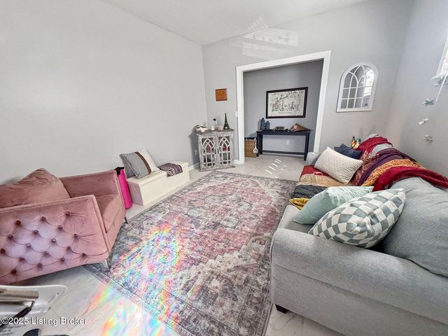 4141 W Market St, Louisville, KY 40212