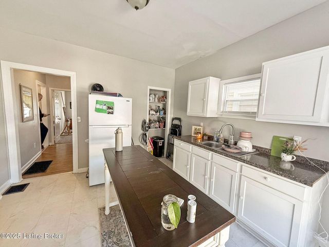 4141 W Market St, Louisville, KY 40212