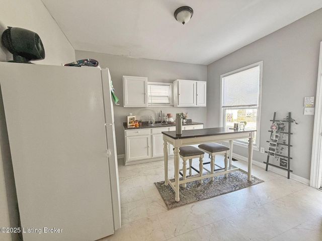 4141 W Market St, Louisville, KY 40212