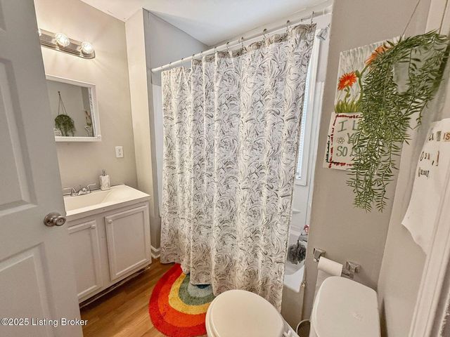 4141 W Market St, Louisville, KY 40212