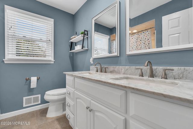 14 Hartshorne Road, Ocean Twp, NJ 07712