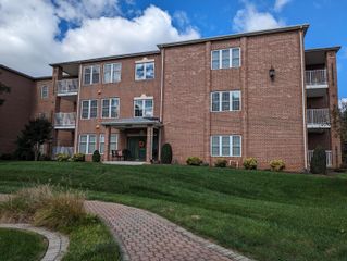 3025 McVitty Forest Dr Apt 315, Roanoke, VA 24018