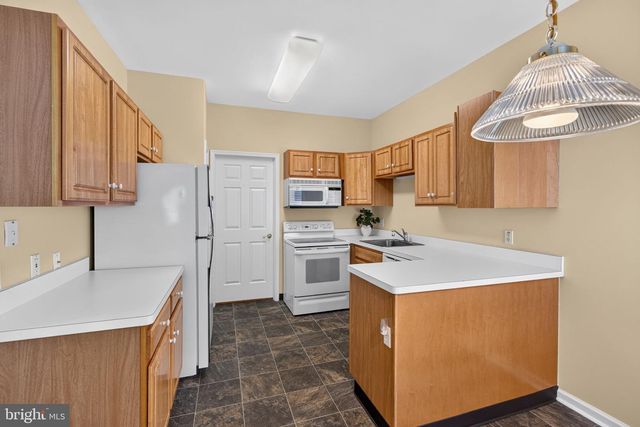 4690 BLUE GRASS LN, Macungie, PA 18062