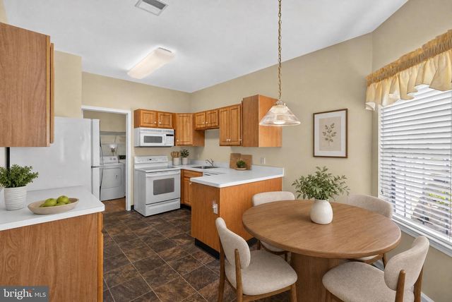 4690 BLUE GRASS LN, Macungie, PA 18062