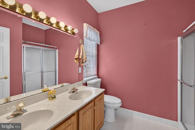 4690 BLUE GRASS LN, Macungie, PA 18062