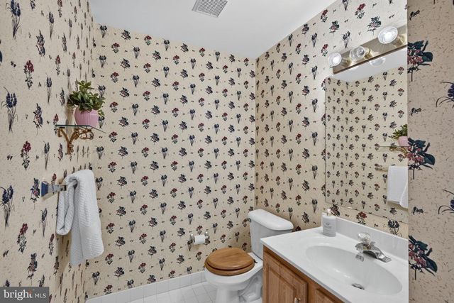 4690 BLUE GRASS LN, Macungie, PA 18062