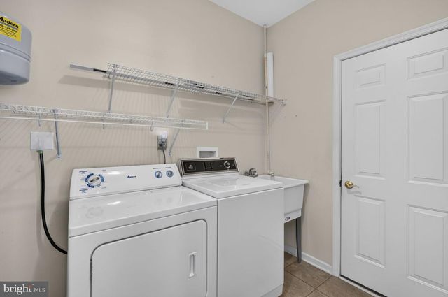 4690 BLUE GRASS LN, Macungie, PA 18062