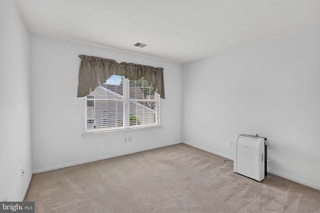 4690 BLUE GRASS LN, Macungie, PA 18062