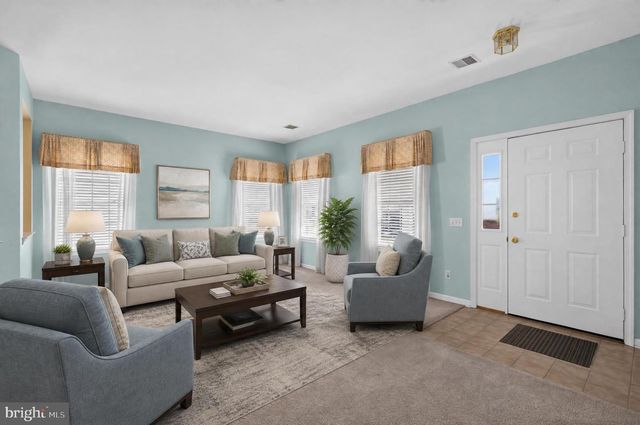 4690 BLUE GRASS LN, Macungie, PA 18062