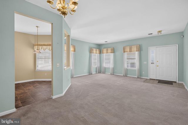 4690 BLUE GRASS LN, Macungie, PA 18062