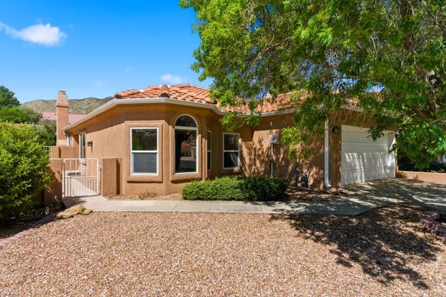1124 Titleist Drive NE, Albuquerque, NM 87112