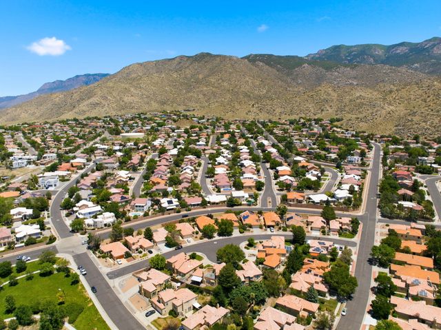 1124 Titleist Drive NE, Albuquerque, NM 87112