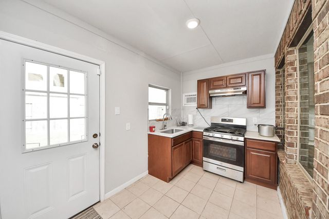 2610 Blue Abbott Drive, Fresno, TX 77545