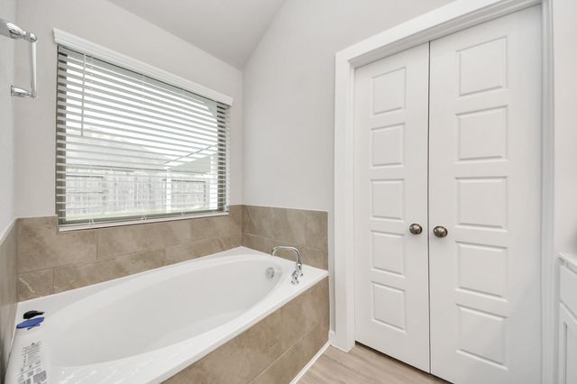 2610 Blue Abbott Drive, Fresno, TX 77545