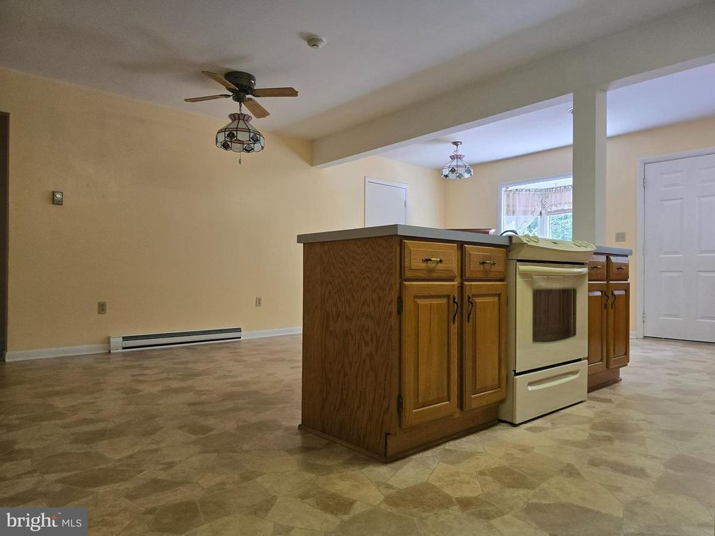 1046 ROCKLEDGE DR, Carlisle, PA 17015