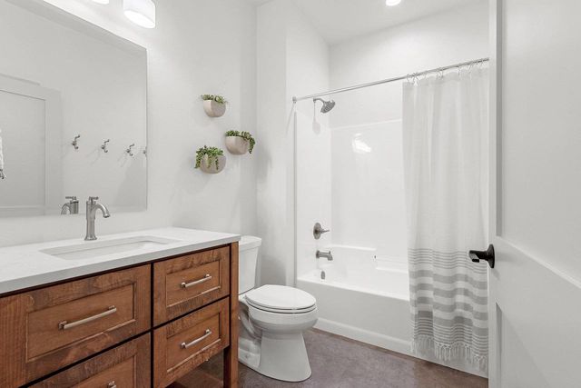 397 FARMHOUSE LANE, Combined Locks, WI 54113