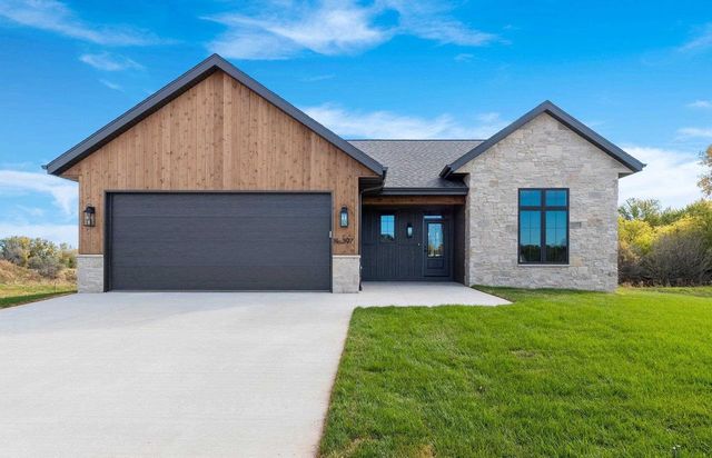 397 FARMHOUSE LANE, Combined Locks, WI 54113