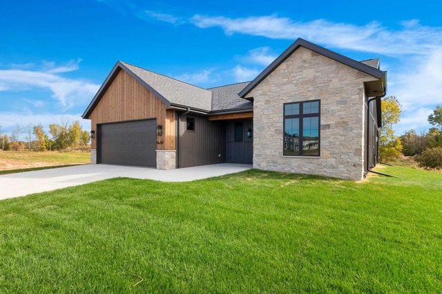 397 FARMHOUSE LANE, Combined Locks, WI 54113