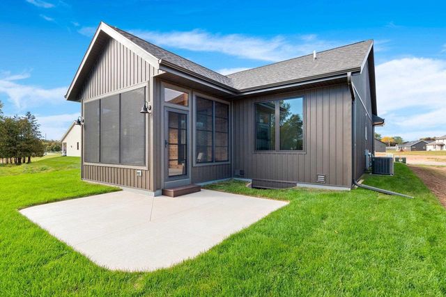 397 FARMHOUSE LANE, Combined Locks, WI 54113