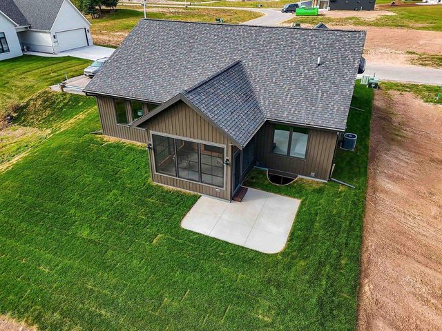 397 FARMHOUSE LANE, Combined Locks, WI 54113