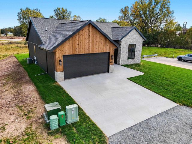 397 FARMHOUSE LANE, Combined Locks, WI 54113