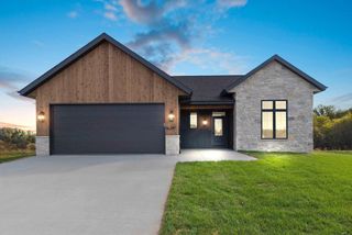397 FARMHOUSE LANE, Combined Locks, WI 54113