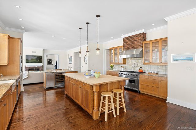 101 Jessup Lane, Westhampton Beach, NY 11978