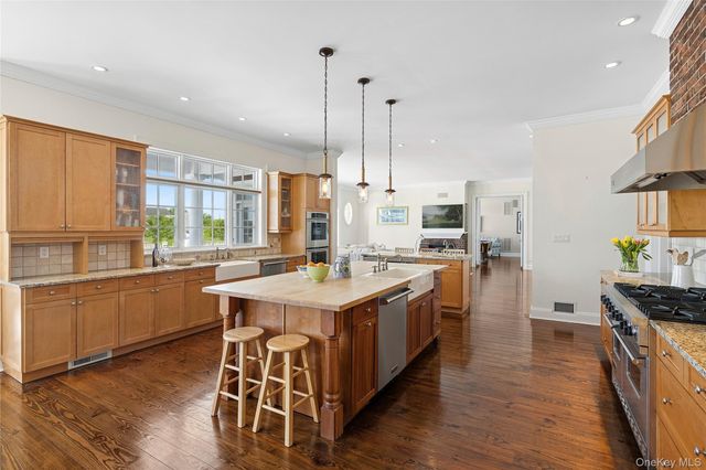 101 Jessup Lane, Westhampton Beach, NY 11978