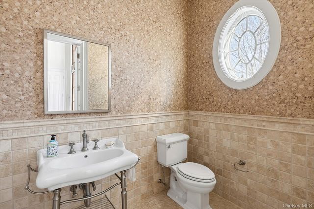 101 Jessup Lane, Westhampton Beach, NY 11978