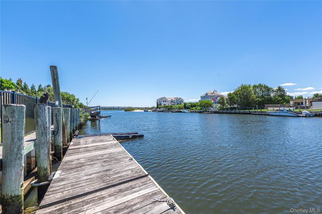 101 Jessup Lane, Westhampton Beach, NY 11978