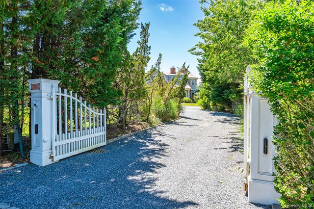 101 Jessup Lane, Westhampton Beach, NY 11978