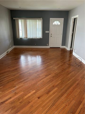 204 University, Verona, PA 15147