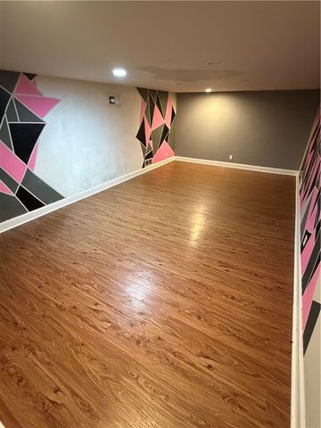 204 University, Verona, PA 15147