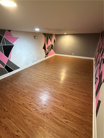 204 University, Verona, PA 15147