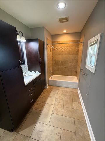 204 University, Verona, PA 15147