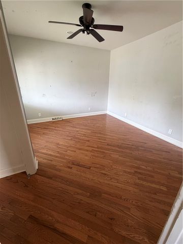 204 University, Verona, PA 15147