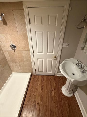 204 University, Verona, PA 15147