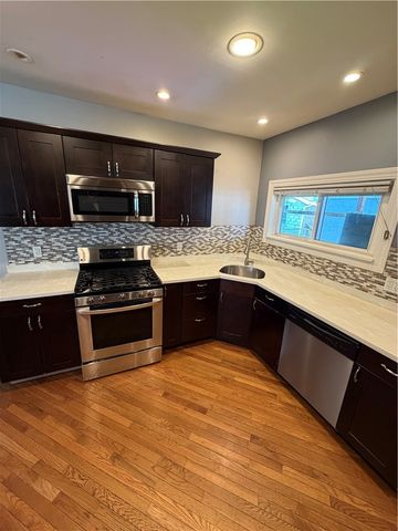 204 University, Verona, PA 15147