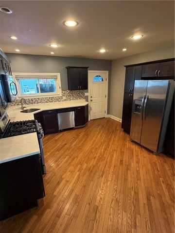 204 University, Verona, PA 15147