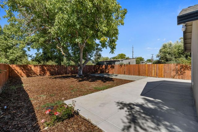 4950 Tulsa Ave, Olivehurst, CA 95961