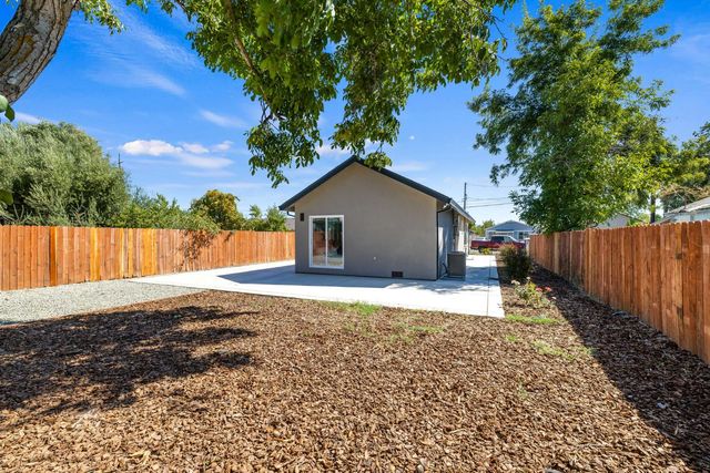 4950 Tulsa Ave, Olivehurst, CA 95961