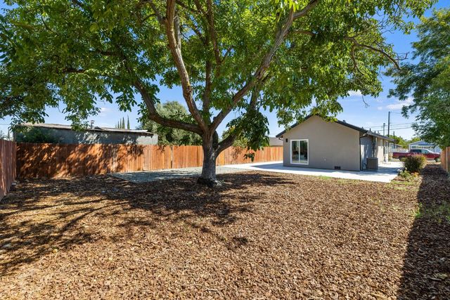 4950 Tulsa Ave, Olivehurst, CA 95961