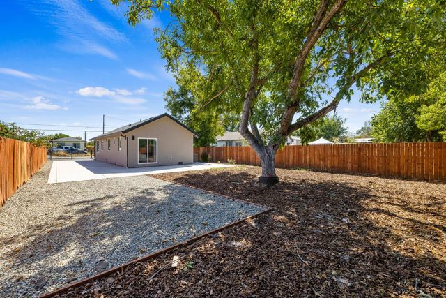 4950 Tulsa Ave, Olivehurst, CA 95961