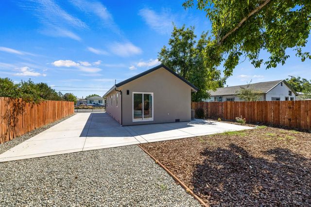 4950 Tulsa Ave, Olivehurst, CA 95961