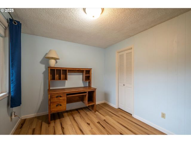 1270 FORD Ln, North Bend, OR 97459