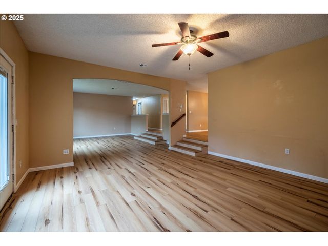 1270 FORD Ln, North Bend, OR 97459