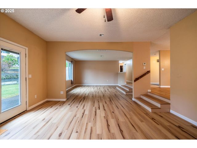 1270 FORD Ln, North Bend, OR 97459