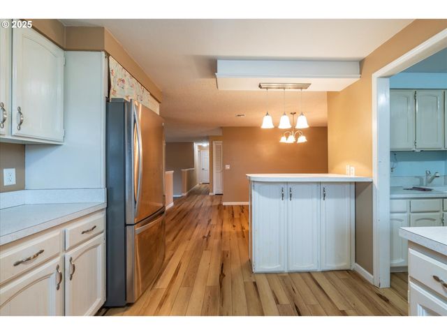 1270 FORD Ln, North Bend, OR 97459